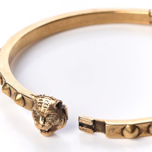 Gucci Metal Studded Feline Head Bracelet in Aged Gold - Picture 5 of 8
